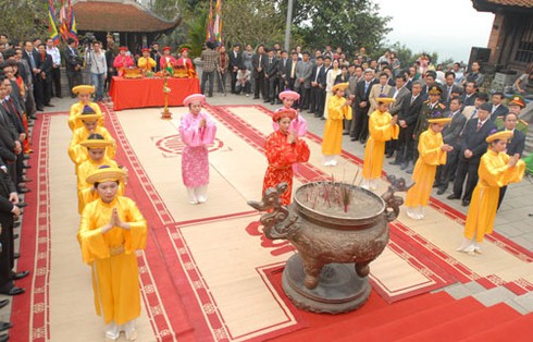 Lễ hội Đền Hùng: Toàn cảnh lễ dâng hương tưởng niệm Tổ Mẫu Âu Cơ