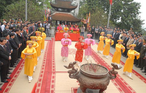 Lễ hội Đền Hùng: Toàn cảnh lễ dâng hương tưởng niệm Tổ Mẫu Âu Cơ