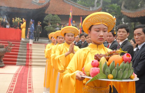Lễ hội Đền Hùng: Toàn cảnh lễ dâng hương tưởng niệm Tổ Mẫu Âu Cơ