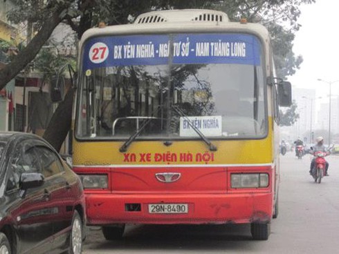 Hà Nội: Lái và phụ xe buýt đánh hội đồng hành khách