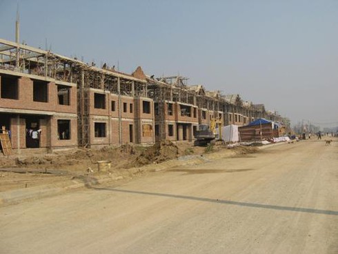 Dùng “búa” tiền phá băng thị trường địa ốc