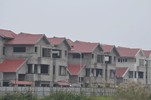 Dùng “búa” tiền phá băng thị trường địa ốc