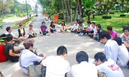 Sinh viên ùn ùn đi bán hàng đa cấp