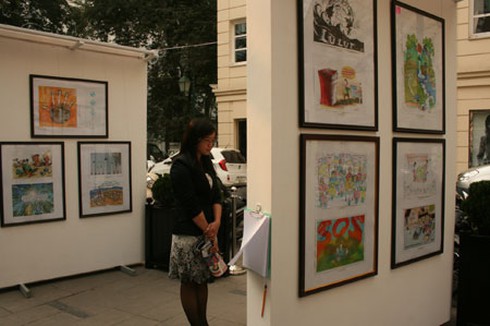 Biếm họa cũng ra... vỉa hè