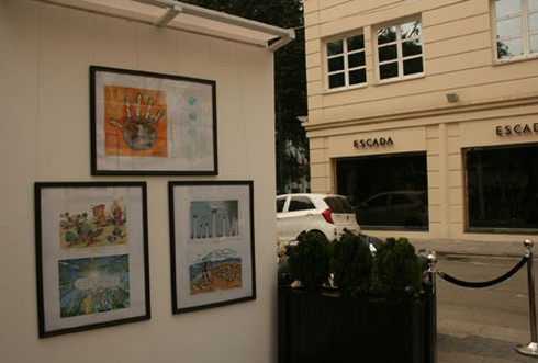 Biếm họa cũng ra... vỉa hè