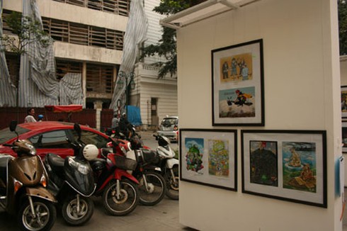 Biếm họa cũng ra... vỉa hè