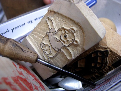 Độc đáo nghề khắc dấu Hà thành