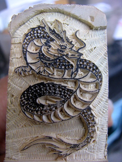 Độc đáo nghề khắc dấu Hà thành