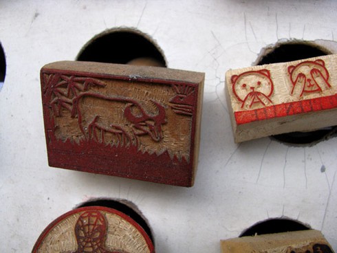 Độc đáo nghề khắc dấu Hà thành