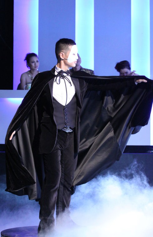 Đức Tuấn liều lĩnh làm 'Bóng ma trong nhà hát'