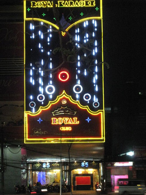 Hà Nội: Nhiều điểm thờ ơ ngốn điện trong Giờ trái đất