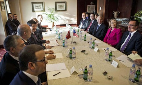 “Những người bạn của Syria” góp quỹ “lôi kéo” quân của ông Assad