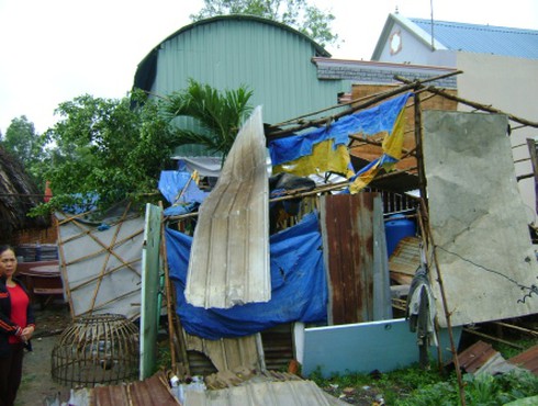 Bão số 1 gây thiệt hại nặng nề ở Bình Dương