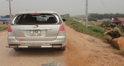 Hà Nội: Côn đồ đi 5 ô tô dàn trận thanh toán trong đêm