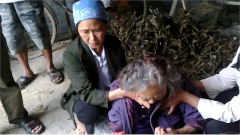 Những điều chưa kể về vụ con đánh mẹ đẻ vì... 3 con chim chào