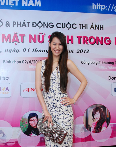 HH Thùy Linh so dáng cùng HH Nguyễn Thị Loan