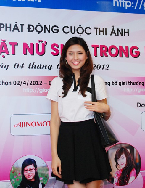 HH Thùy Linh so dáng cùng HH Nguyễn Thị Loan