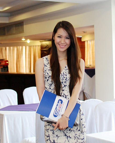 HH Thùy Linh so dáng cùng HH Nguyễn Thị Loan