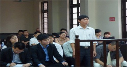 Phiên tòa kỹ sư Tạch kiện Toyota: Tranh luận gay gắt