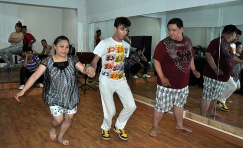 Minh Béo chật vật bế Siu Black