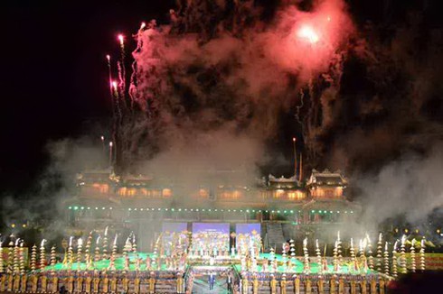 Festival Huế 2012 tưng bừng khai mạc