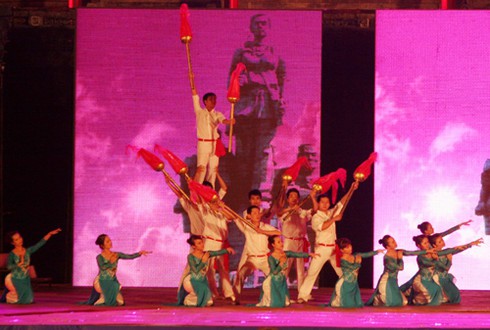 Festival Huế 2012 tưng bừng khai mạc