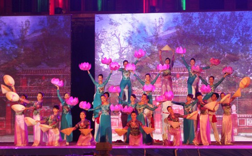 Festival Huế 2012 tưng bừng khai mạc