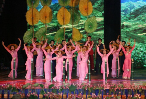 Festival Huế 2012 tưng bừng khai mạc