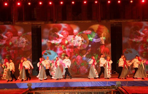 Festival Huế 2012 tưng bừng khai mạc