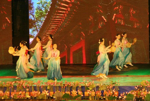 Festival Huế 2012 tưng bừng khai mạc