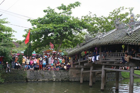 Festival Huế 2012: Chợ quê cầu ngói Thanh Toàn vào hội