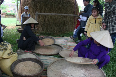 Festival Huế 2012: Chợ quê cầu ngói Thanh Toàn vào hội
