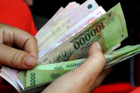 Nhà băng tiếp tục hạ lãi suất cho vay