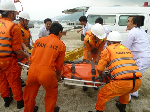 Thêm một ngư dân đau bụng dữ dội trên biển được cứu
