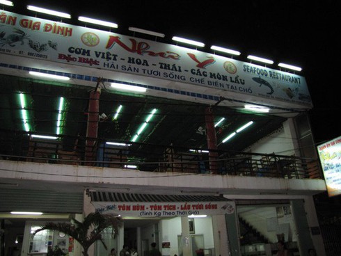 Tố quán ăn “chặt, chém”, Việt kiều được trả lại tiền