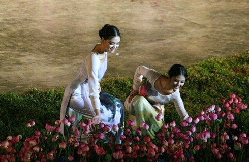 Festival Huế 2012: Lung linh lễ hội áo dài