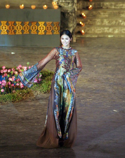 Festival Huế 2012: Lung linh lễ hội áo dài