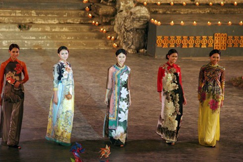 Festival Huế 2012: Lung linh lễ hội áo dài