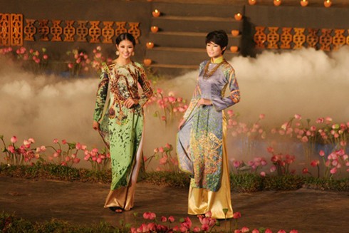 Festival Huế 2012: Lung linh lễ hội áo dài