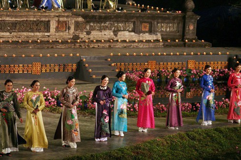Festival Huế 2012: Lung linh lễ hội áo dài
