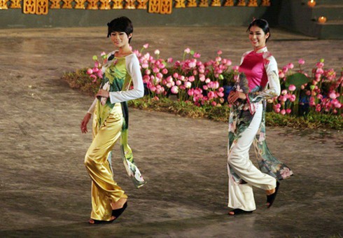 Festival Huế 2012: Lung linh lễ hội áo dài