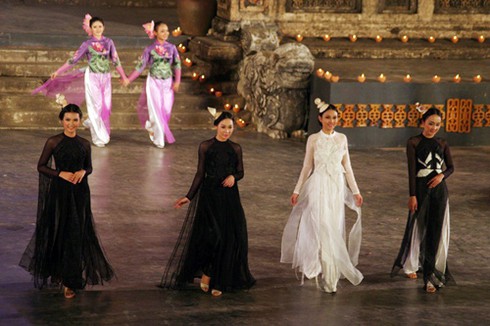 Festival Huế 2012: Lung linh lễ hội áo dài