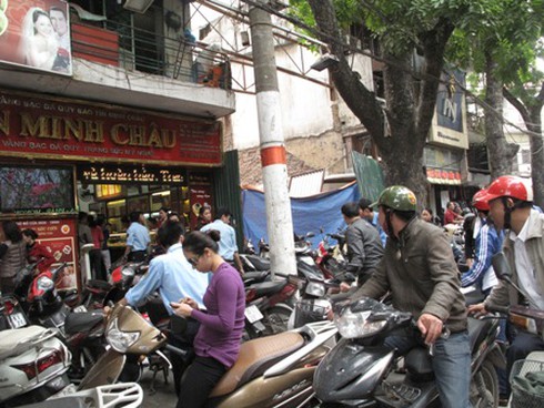 Bán vàng phi SJC, mất hồn vì tiếc tiền