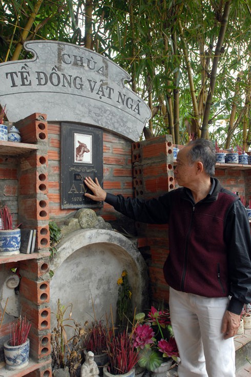 Rờn rợn thăm nghĩa trang chó mèo độc nhất Hà Nội