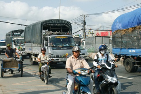 Tại sao đưa quyền mua xe của dân ra đánh phí?