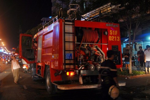 Nhà hàng phát hỏa, thực khách chạy tháo thân
