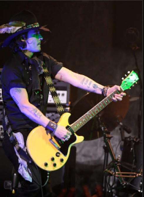 “Cướp biển Jack Sparrow” biểu diễn cùng Marilyn Manson