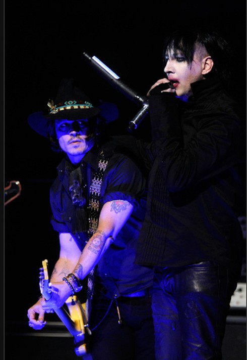 “Cướp biển Jack Sparrow” biểu diễn cùng Marilyn Manson