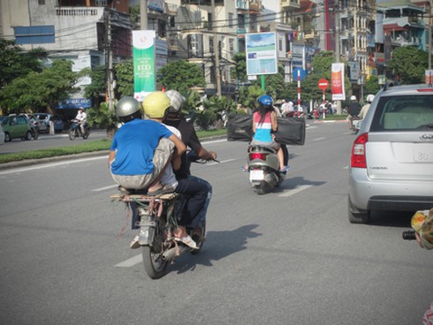 Những hình ảnh quái chiêu giao thông Hà Nội