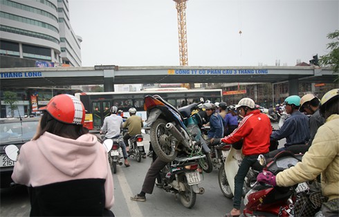 Những hình ảnh quái chiêu giao thông Hà Nội